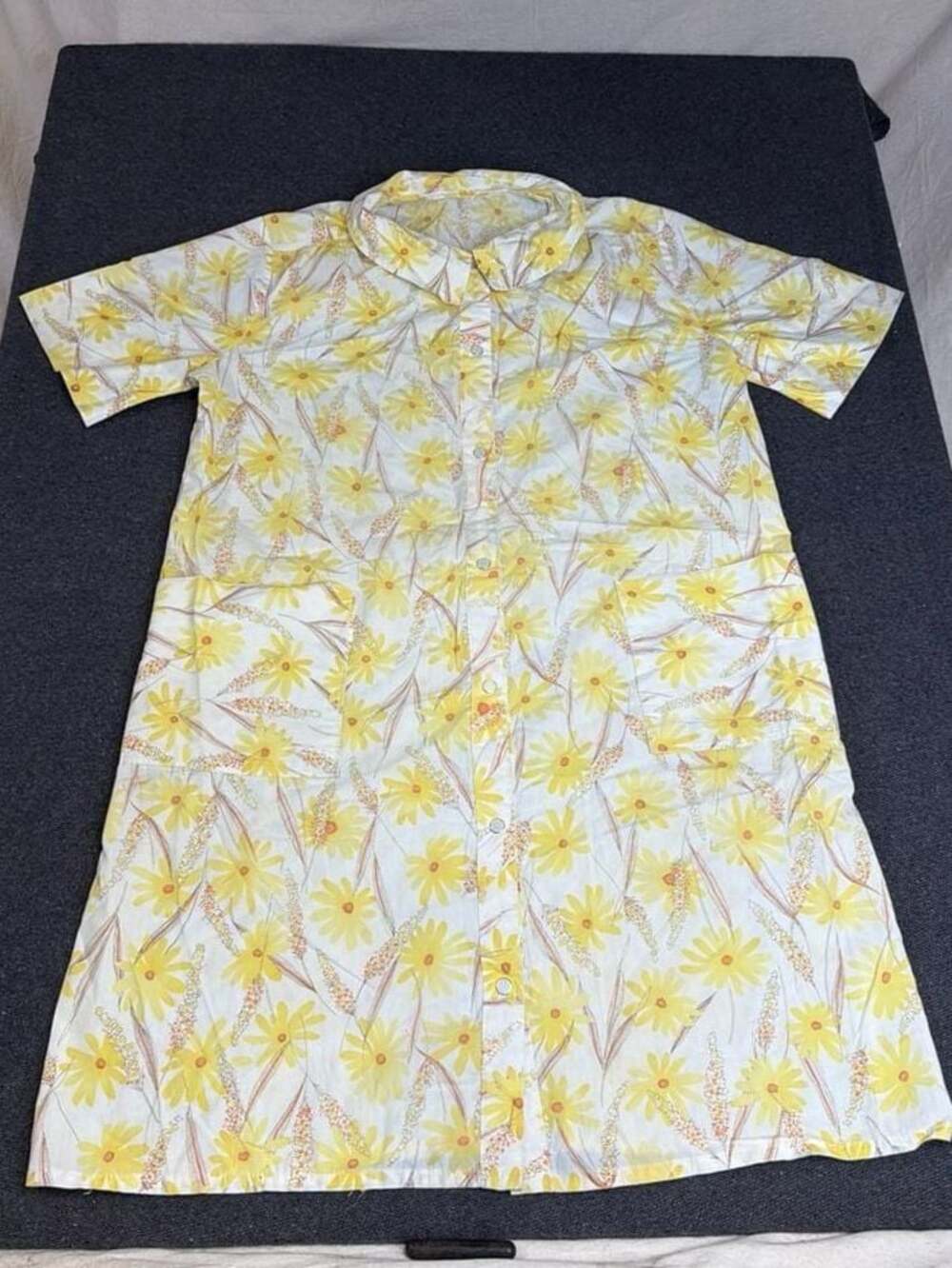 Vintage Yellow Daisy Floral Snap Front Housecoat Duster Robe with Pockets Size L
